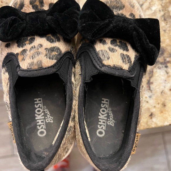 Osh Kosh Horse Hair Leopard with Bow shoes toddler size 8 - Picture 2 of 4
